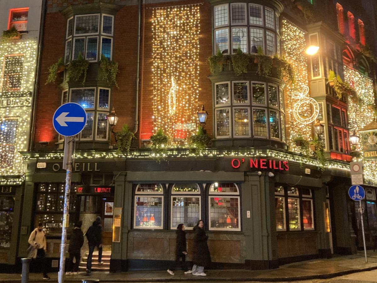 O Neills Pub Dublin at Christmas